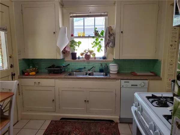 $2,000 | 705 1/2 Graham Place, Austin, TX 78705