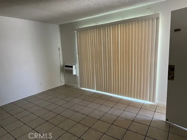 a view of a livingroom with an entryway