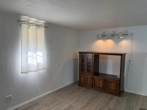 $1,200 | 22696 County Road 1174, Bullard, TX 75757