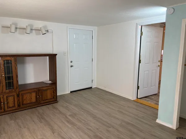 $1,200 | 22696 County Road 1174, Bullard, TX 75757