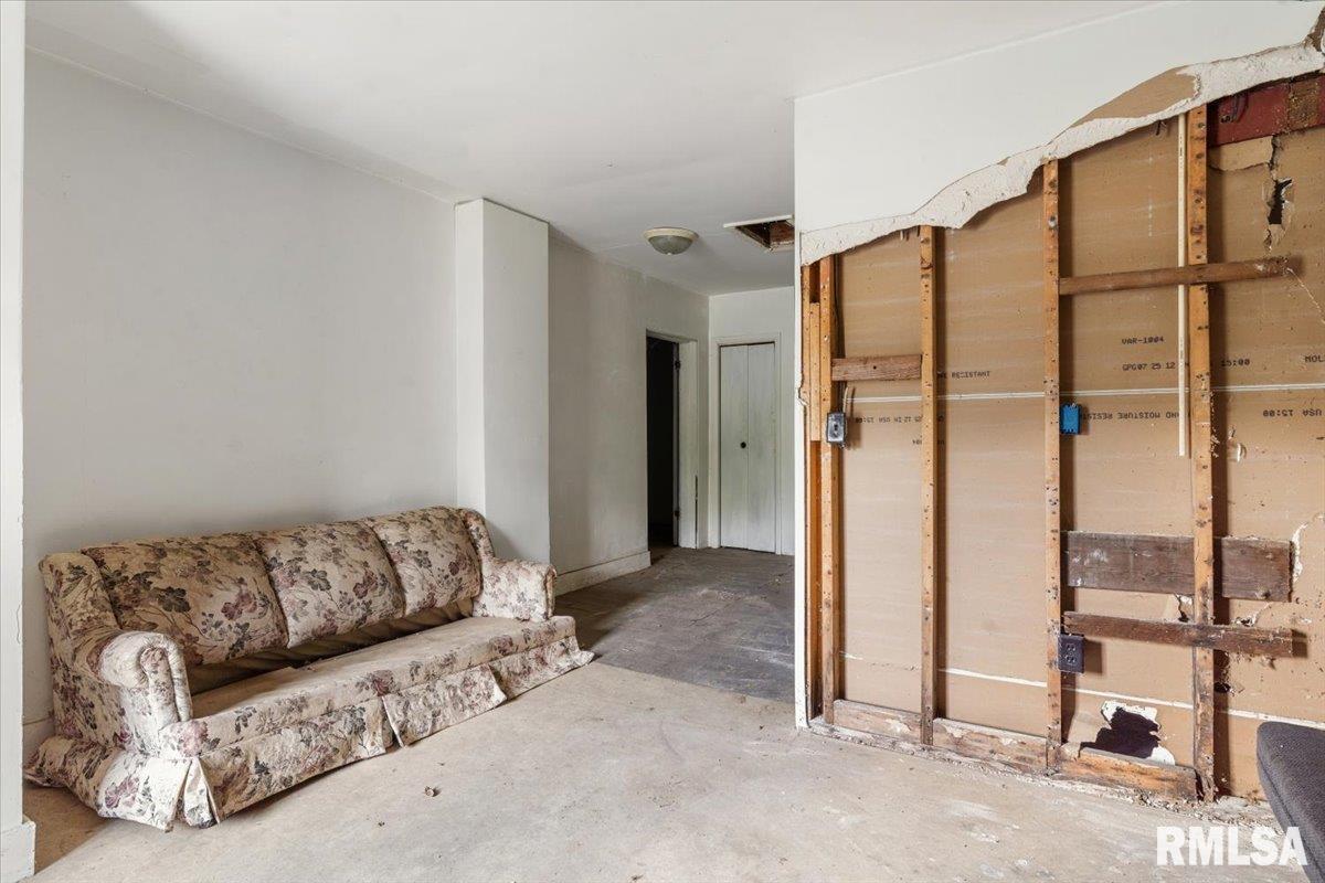 3011 Niccolls Road Springfield, IL 62703 - Photo 7 of 28