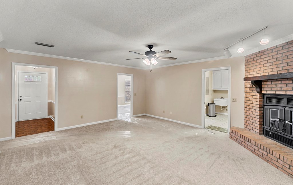 108 Prentice Court Dothan, AL 36305 - Photo 6 of 38 Living Room