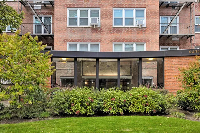 $470,000 | 92-31 57th Avenue, Unit 2J | Elmhurst