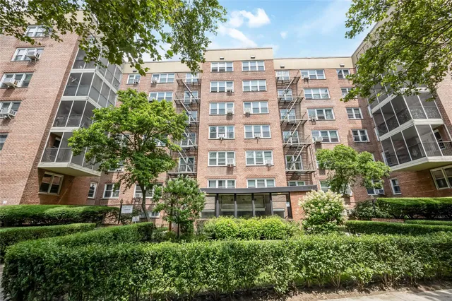 $470,000 | 92-31 57th Avenue, Unit 2J | Elmhurst