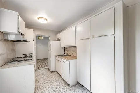 $470,000 | 92-31 57th Avenue, Unit 2J | Elmhurst