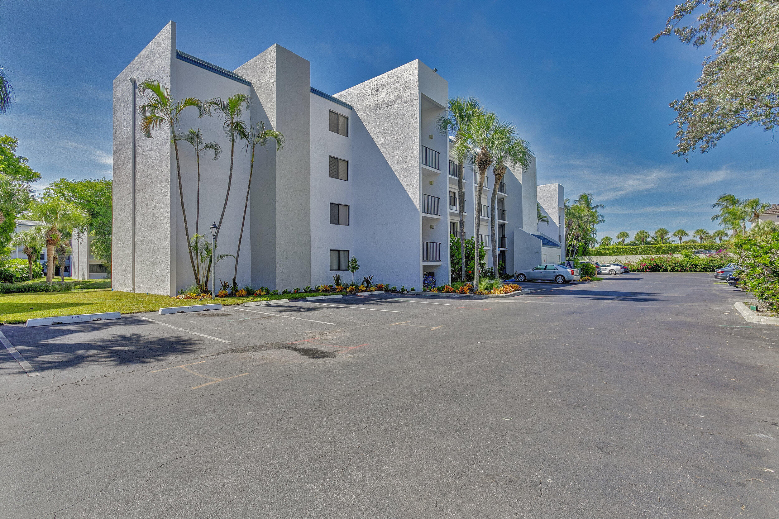 1605 Highway 1, Unit A204 Jupiter, FL 33477 - Photo 2 of 43 01_320a1624