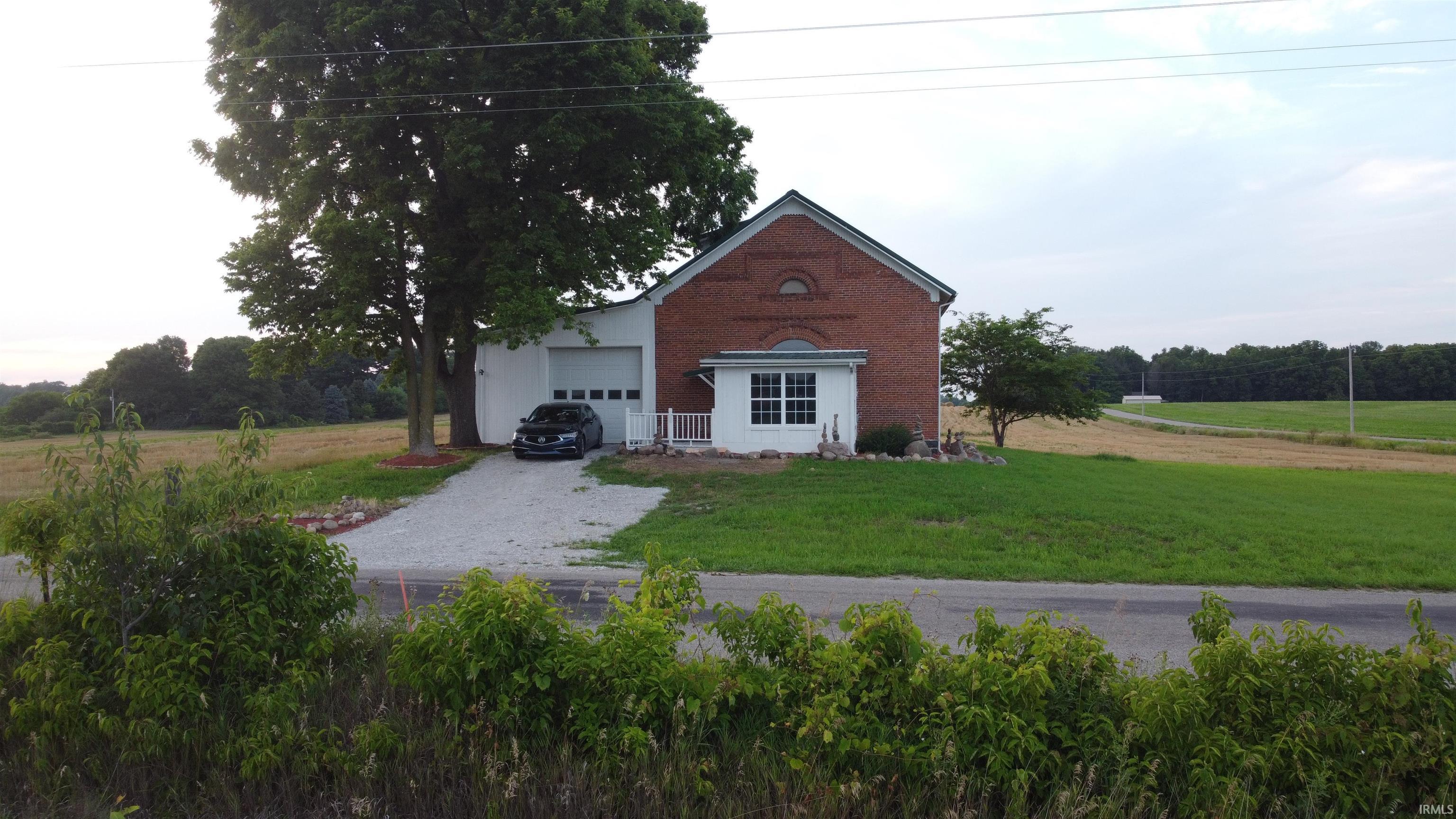 8970 East Division Road Akron, IN 46910 - Photo 3 of 34
