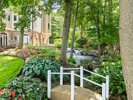 $10,995,000 | W2908 Walcowis Drive, Linn, WI 53147