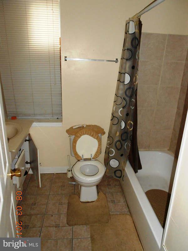 623 Appleton Street Baltimore, MD 21217 - Photo 2 of 7 Bath