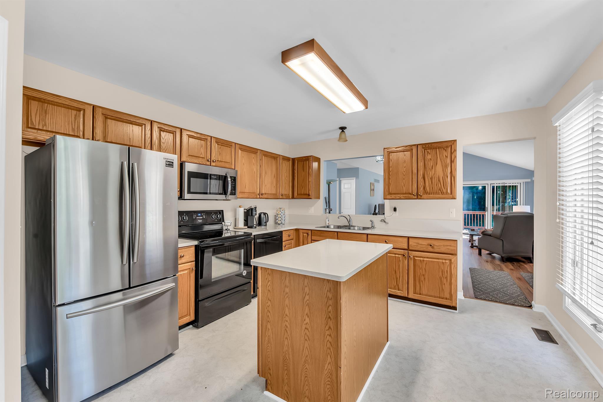 21755 River Ridge Trail Farmington, MI 48335 - Photo 6 of 19 Kitchen (pic #1)