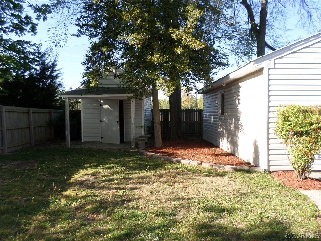 904 Yorkshire Road Colonial Heights, VA 23834 - Photo 4 of 16