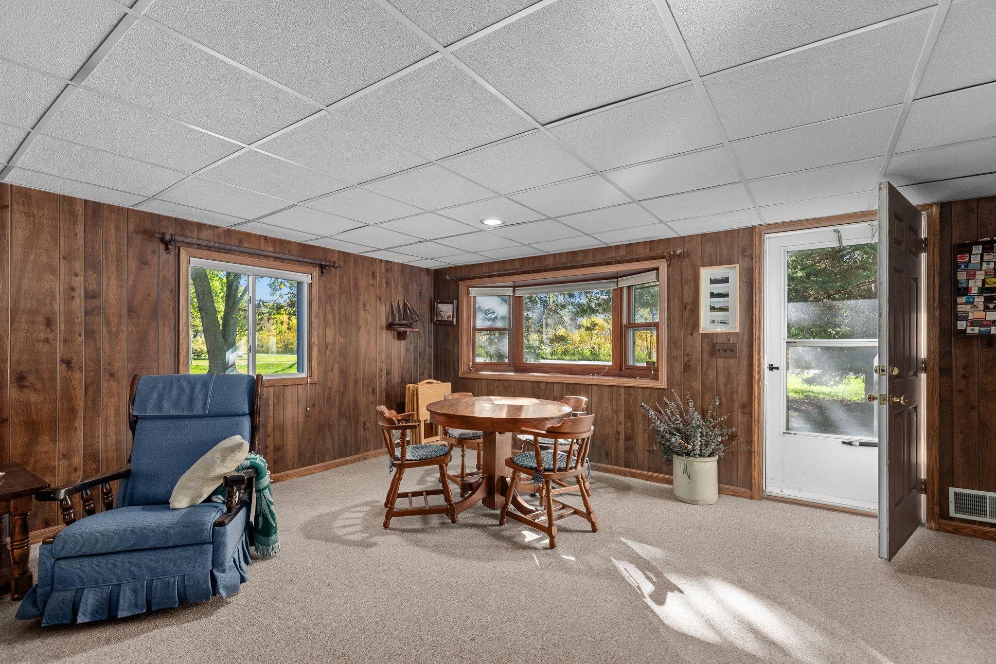 5592 Lake Road Oshkosh, WI 54902 - Photo 13 of 65 Gallery Image 13