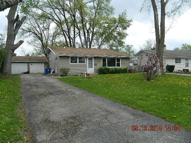 103 Siesta Road Carpentersville, IL 60110 - Photo 2 of 9