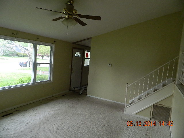 103 Siesta Road Carpentersville, IL 60110 - Photo 4 of 9