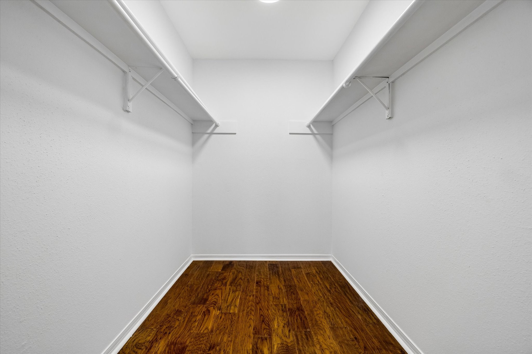 752 Augusta Drive, Unit 752 Houston, TX 77057 - Photo 12 of 19 Primary walk-in closet