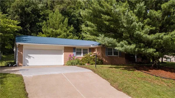 $279,900 | 3104 Hampton Road, St. Joseph, MO 64505