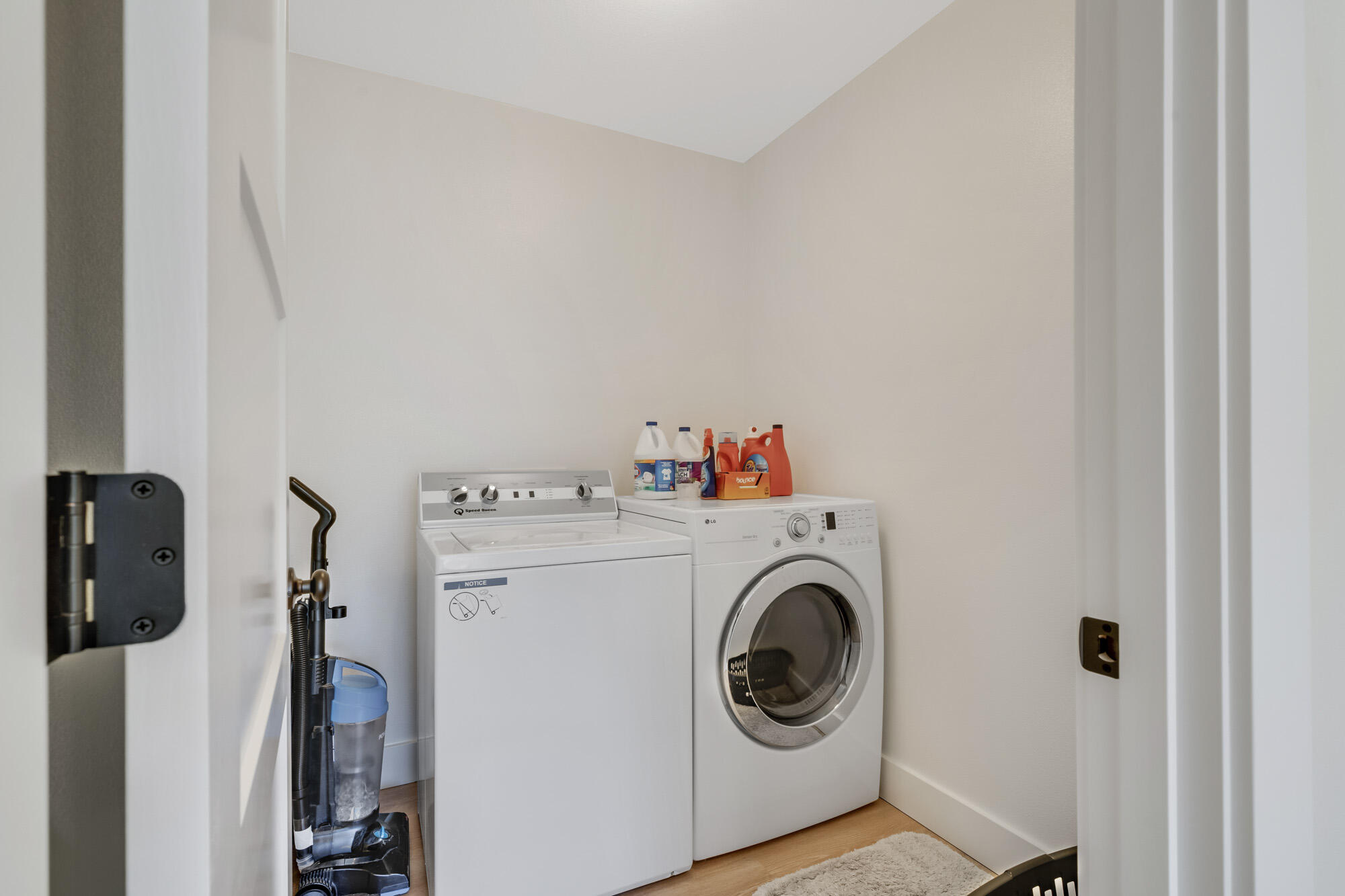 4520 Moondancer Lane Tillamook, OR 97141 - Photo 28 of 39 Laundry Room