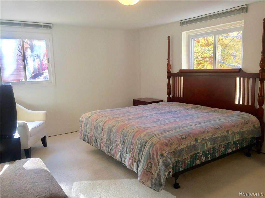 30618 High Valley Road Farmington Hills, MI 48331 - Photo 34 of 46