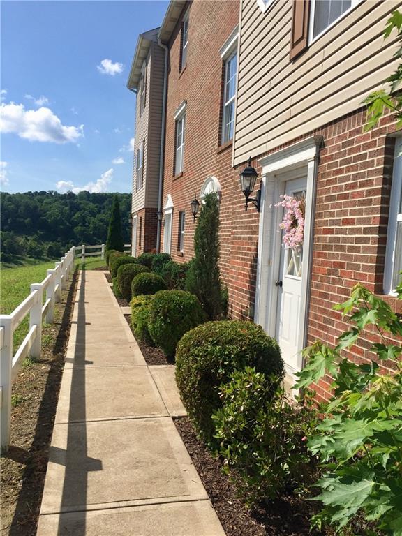 568 Reed Court Jeannette, PA 15644 - Photo 2 of 16 Gallery Image 2