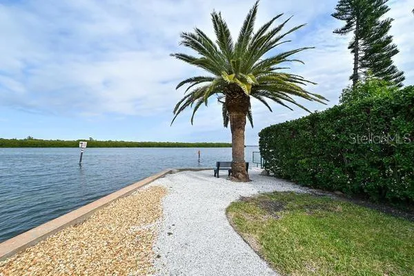 $725,000 | 4976 Gulf Of Mexico Drive, Unit VILLA 18, Longboat Key, FL 34228