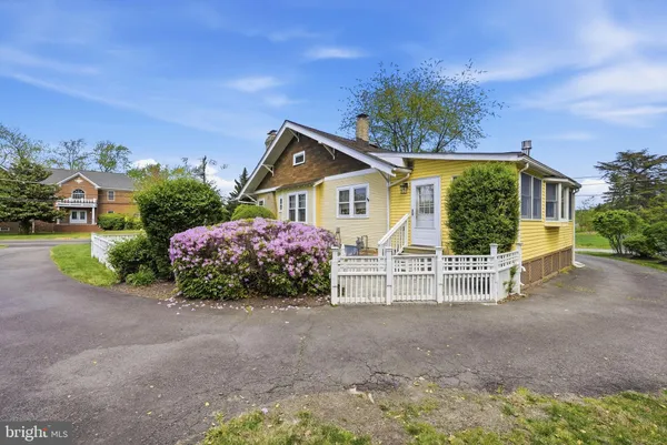 $810,000 | 7601 Idylwood Road, Falls Church, VA 22043