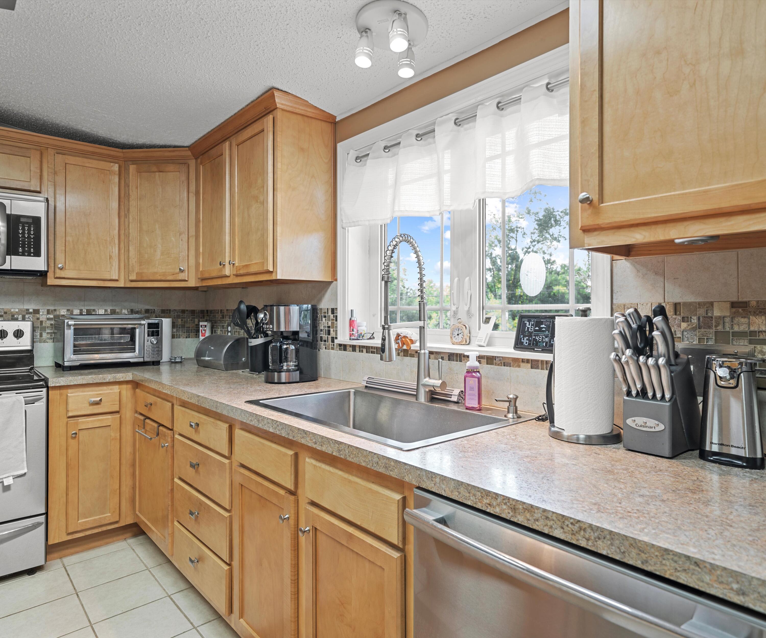 45043 Van Born Road Belleville, MI 48111 - Photo 35 of 83 35-DSC08551