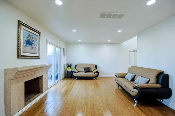 $729,000 | 4828 West 5th Street, Unit E, Santa Ana, CA 92703