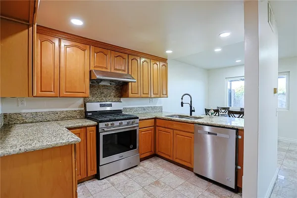$729,000 | 4828 West 5th Street, Unit E, Santa Ana, CA 92703