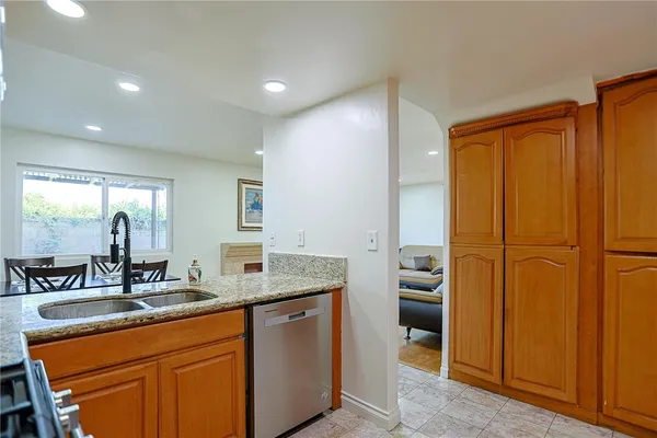 $729,000 | 4828 West 5th Street, Unit E, Santa Ana, CA 92703
