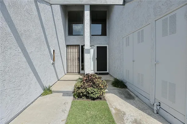 $729,000 | 4828 West 5th Street, Unit E, Santa Ana, CA 92703