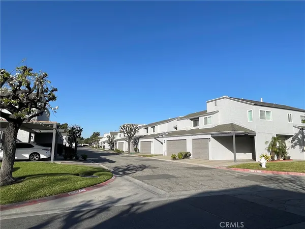 $729,000 | 4828 West 5th Street, Unit E, Santa Ana, CA 92703