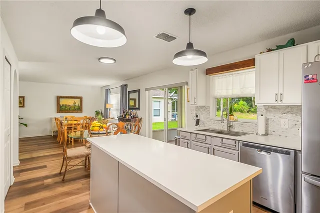 $369,900 | 2523 12th Square Southwest, Vero Beach, FL 32968