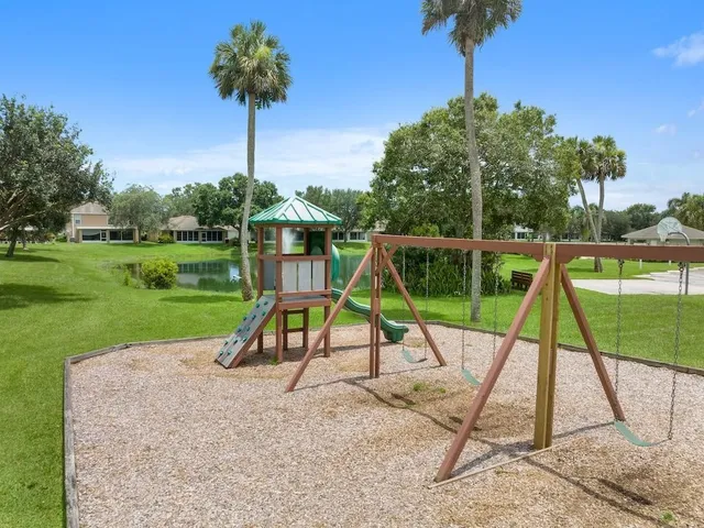 $369,900 | 2523 12th Square Southwest, Vero Beach, FL 32968