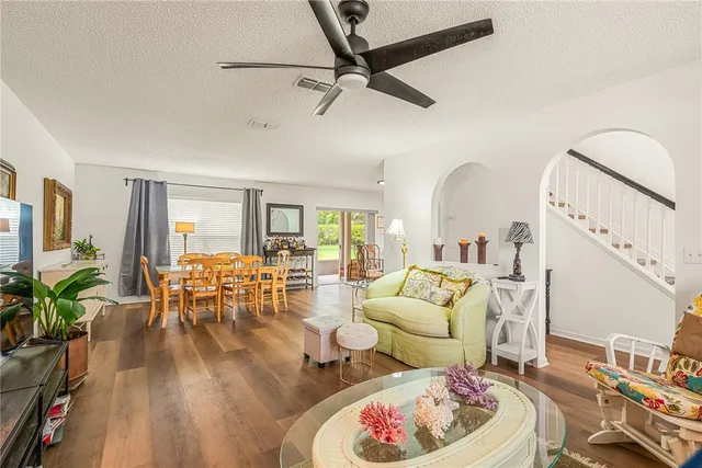 $369,900 | 2523 12th Square Southwest, Vero Beach, FL 32968