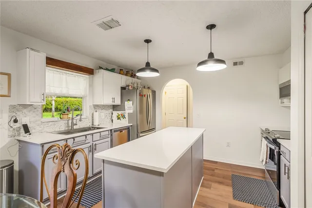 $369,900 | 2523 12th Square Southwest, Vero Beach, FL 32968