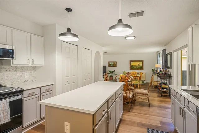 $369,900 | 2523 12th Square Southwest, Vero Beach, FL 32968