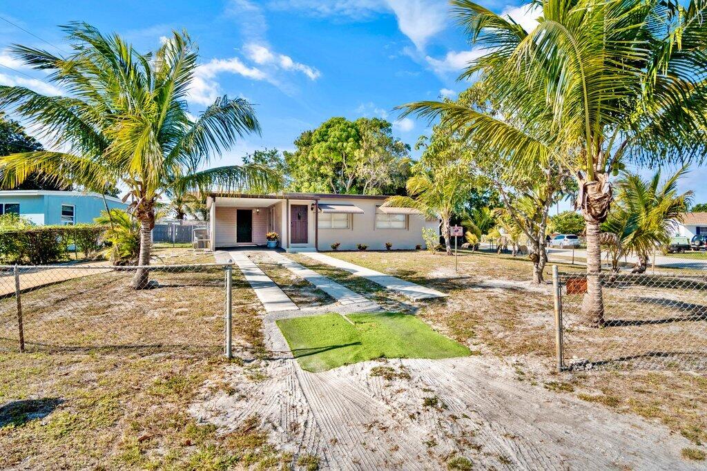 591 Oleander Road Lake Worth, FL 33462 - Photo 4 of 43 Front Exterior.jpg-SMALL