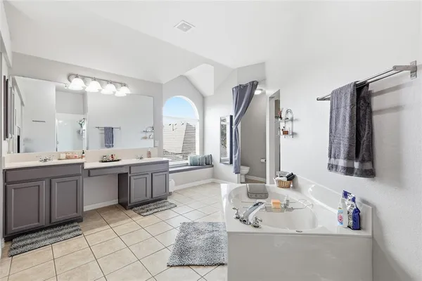 $559,900 | 851 Branch Crossing, Lantana, TX 76226