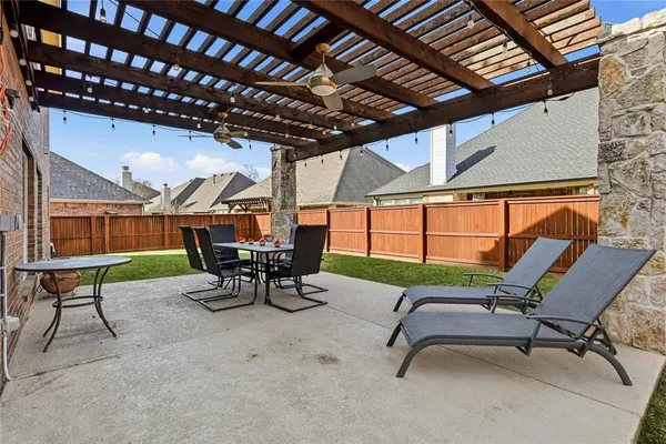 $559,900 | 851 Branch Crossing, Lantana, TX 76226