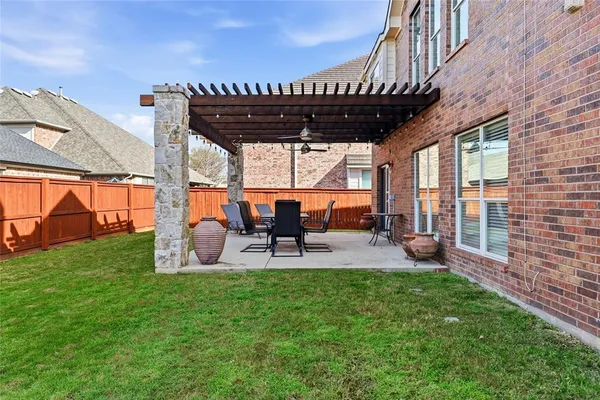 $559,900 | 851 Branch Crossing, Lantana, TX 76226