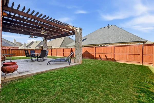 $559,900 | 851 Branch Crossing, Lantana, TX 76226