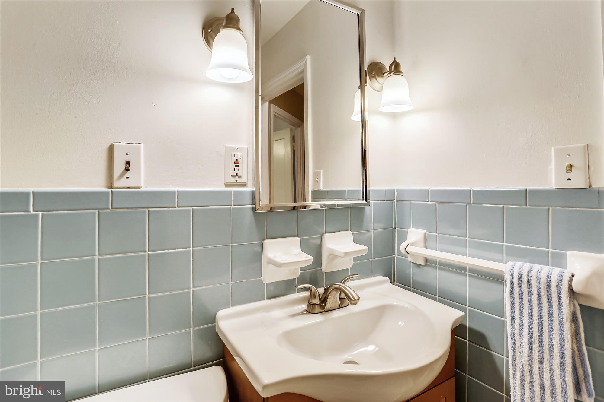 10604 Hayes Avenue Silver Spring, MD 20902 - Photo 22 of 30 Full Bath