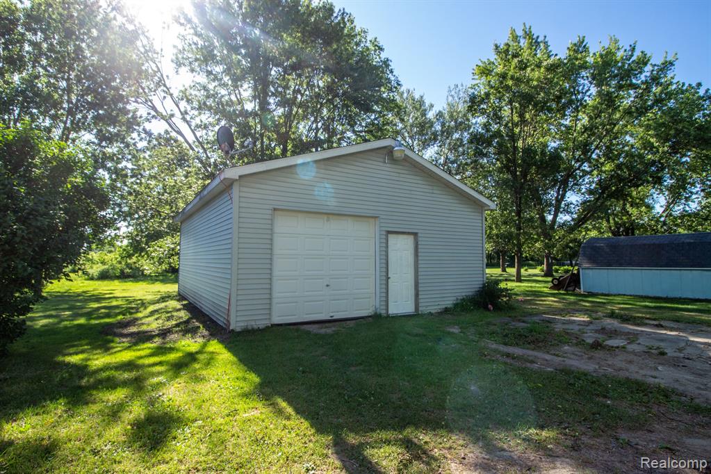 6050 North Vassar Road Flint, MI 48506 - Photo 37 of 44