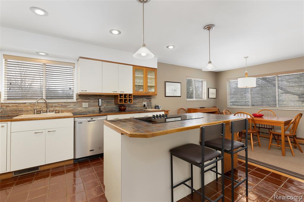 9801 Gibbs Road Clarkston, MI 48348 - Photo 6 of 47 Gallery Image 6