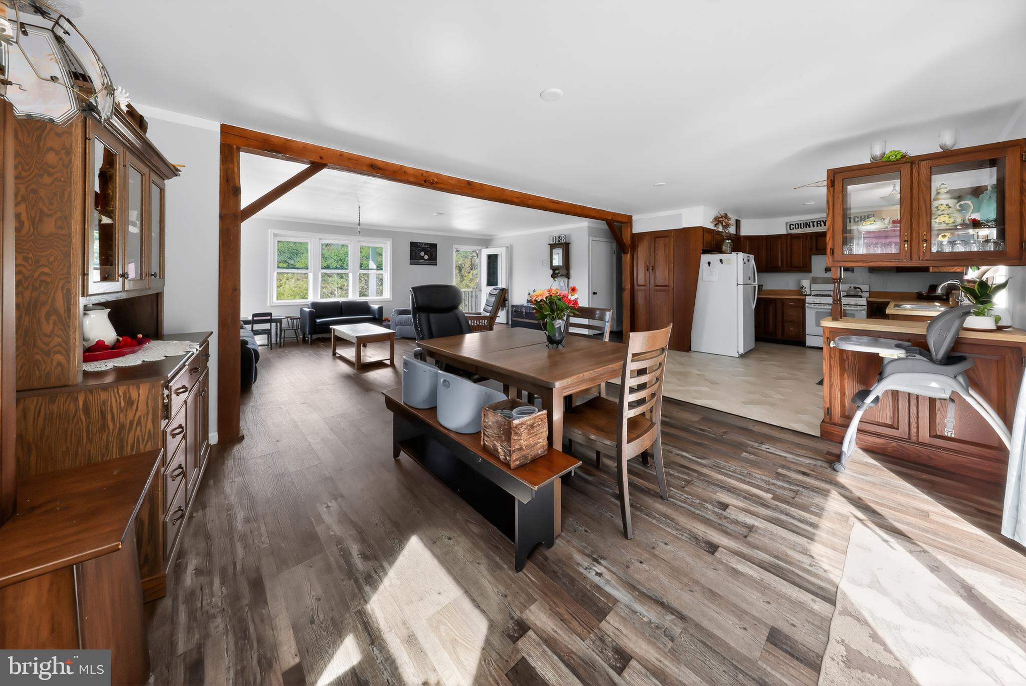 1201 Spruce Grove Road Oxford, PA 19363 - Photo 15 of 32 a living room with furniture and a flat screen tv