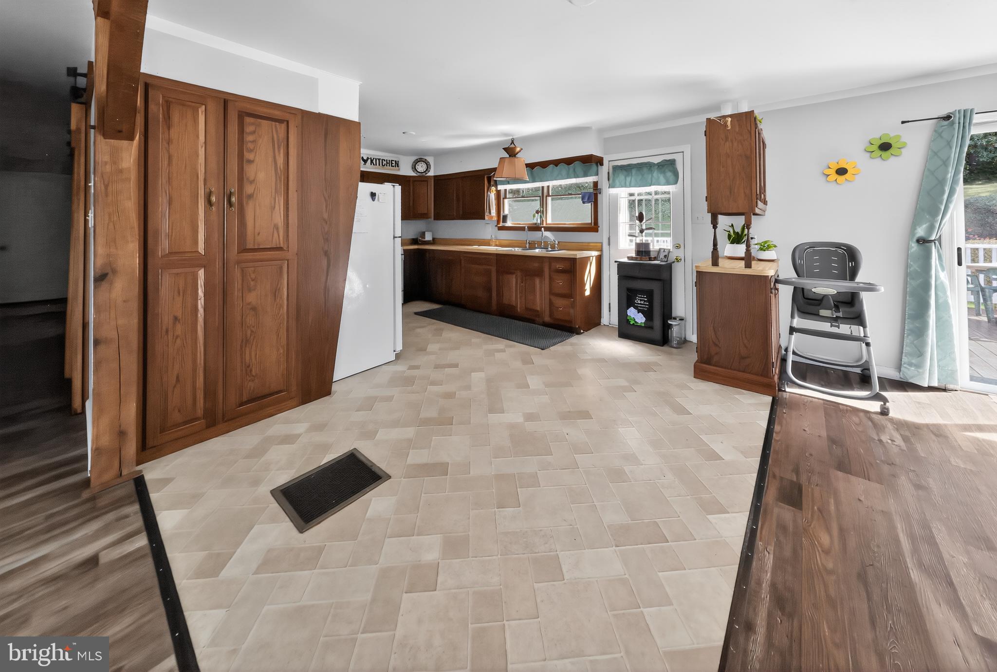 1201 Spruce Grove Road Oxford, PA 19363 - Photo 21 of 32 a view of kitchen with furniture and electronic appliances