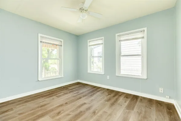 $1,200 | 302 West 8th Street, Unit A, Freeport, TX 77541