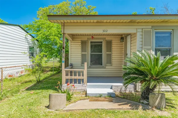 $1,200 | 302 West 8th Street, Unit A, Freeport, TX 77541