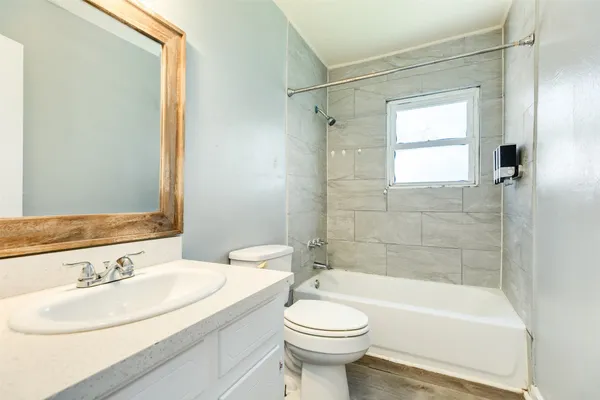 $1,200 | 302 West 8th Street, Unit A, Freeport, TX 77541