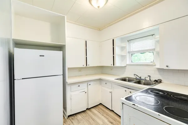 $1,200 | 302 West 8th Street, Unit A, Freeport, TX 77541